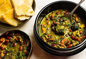 طرز تهیه قورمه سبزی با مرغ مجلسی و خوشمزه بهتر از رستوران‌