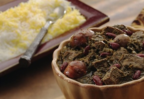 طرز تهیه خورشت قورمه سبزی با گوشت گوساله جا افتاده و مجلسی