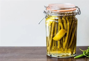 طرز تهیه دو مدل ترشی لوبیا سبز خوشمزه و فوق العاده