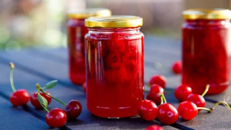 طرز تهیه ترشی آلبالو خانگی به ۴ روش – خوش رنگ و خوشمزه