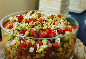 طرز تهیه سالاد شیرازی خوشمزه و مجلسی به روش اصیل ایرانی