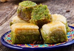 طرز تهیه باقلوا ترکی با خمیر یوفکا + ویدیوی آموزشی