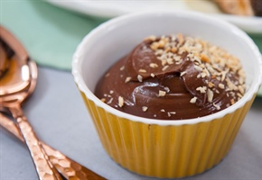 طرز تهیه دسر شکلاتی ساده و مجلسی با شیر، نشاسته و پودر کاکائو