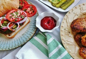 طرز تهیه کتلت مرغ زعفرانی خوشمزه