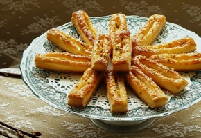 طرز تهیه شیرینی زبان خانگی با خمیر هزارلا آماده