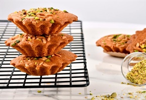 طرز تهیه کیک یزدی با شیر در سه سوت