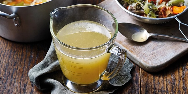 طرز تهیه آب مرغ برای استفاده در سوپ‌ها و غذاها