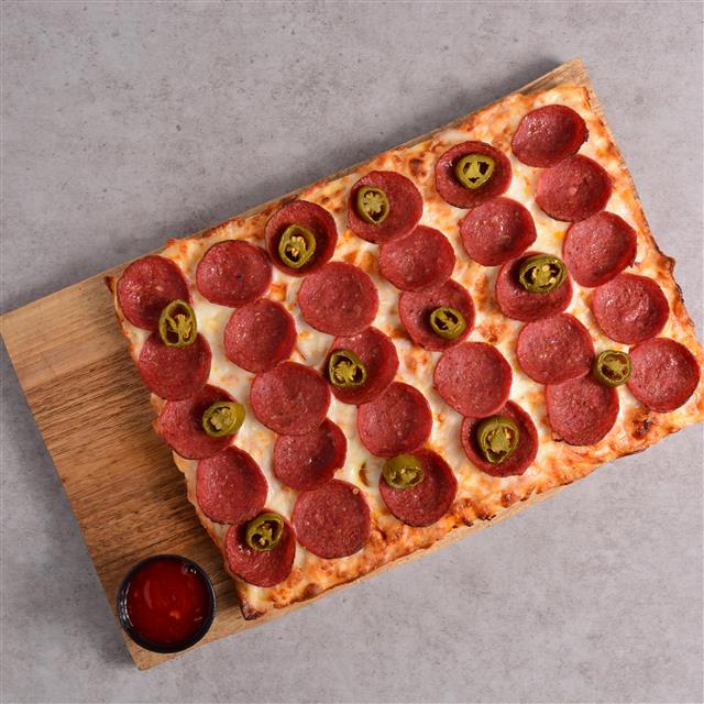 پیتزا پپرونی کرانچ ایتالیایی