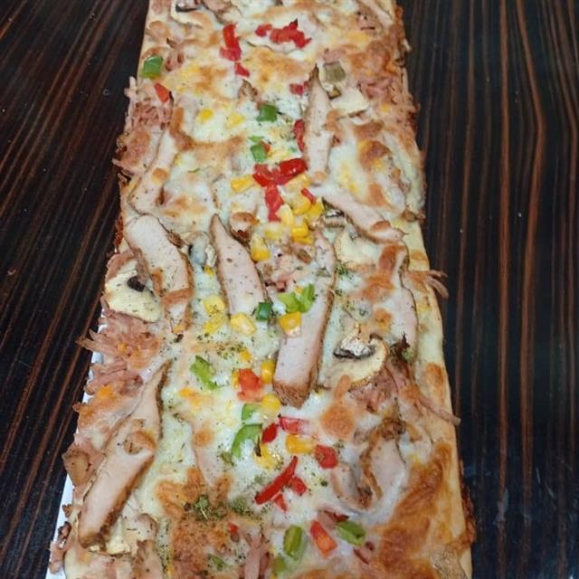 پیتزا نیم متری مخصوص