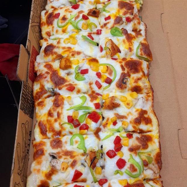 پیتزا نیم متری مخصوص