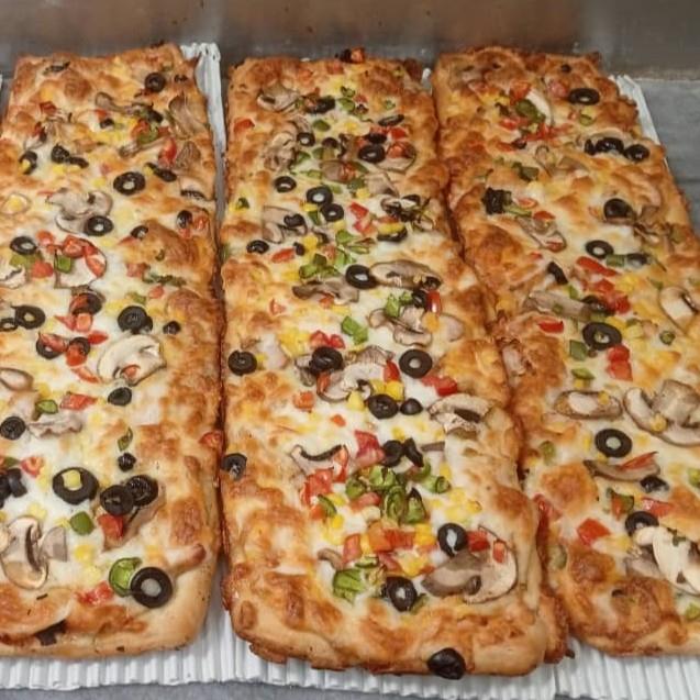 پیتزا گوشت با مرغ نیم متری