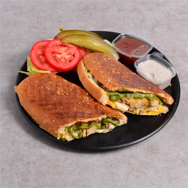 پنینی چیکن پستو