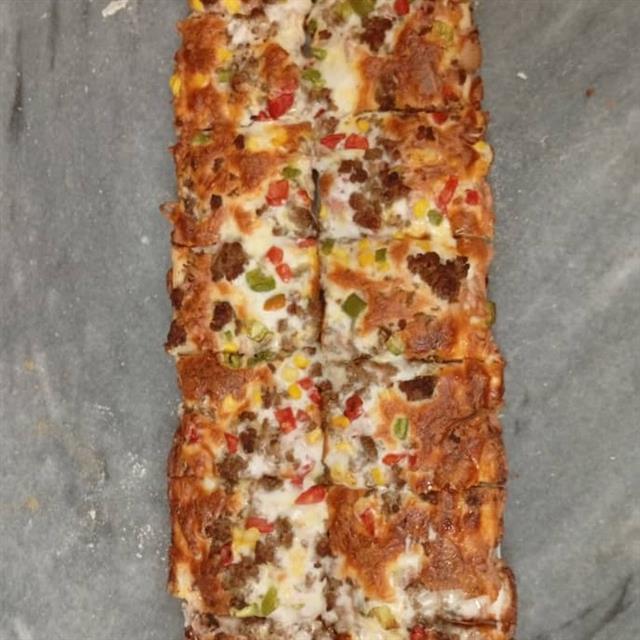 پیتزا قارچ و مرغ نیم متری