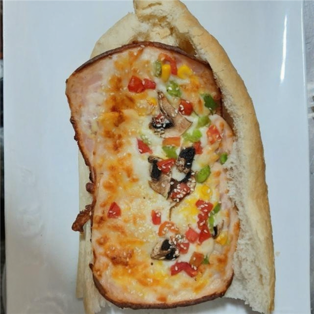 ساندویچ ژامبون گوشت با قارچ و پنیر