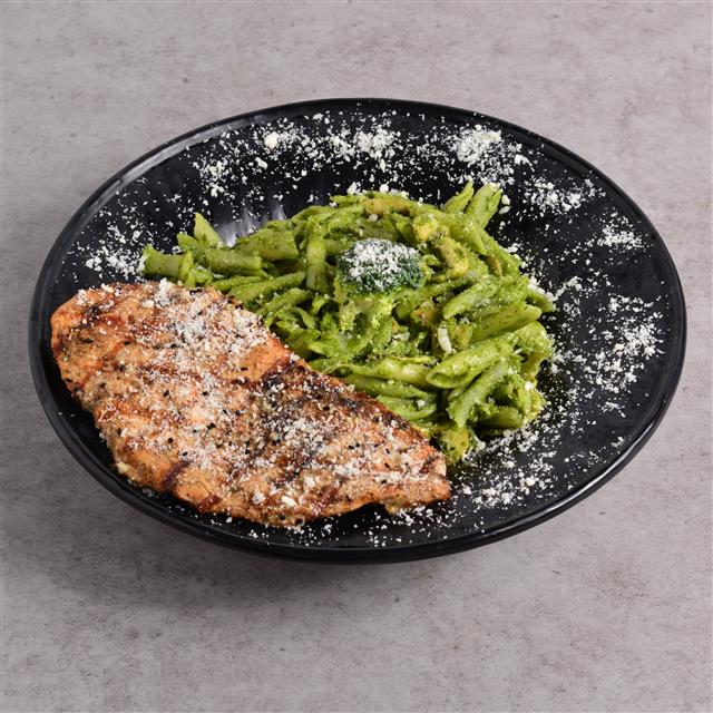 پاستا چیکن پستو