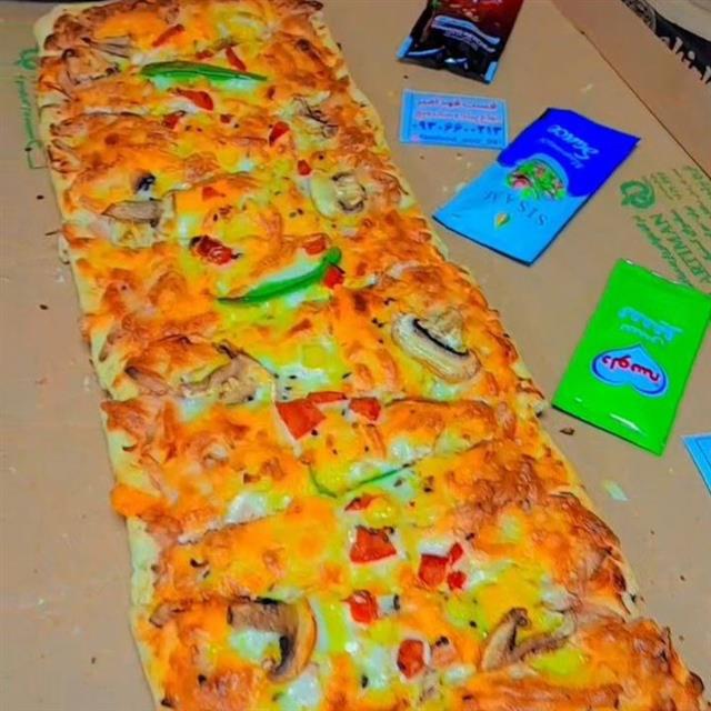 پیتزای نیم متری قارچ مرغ