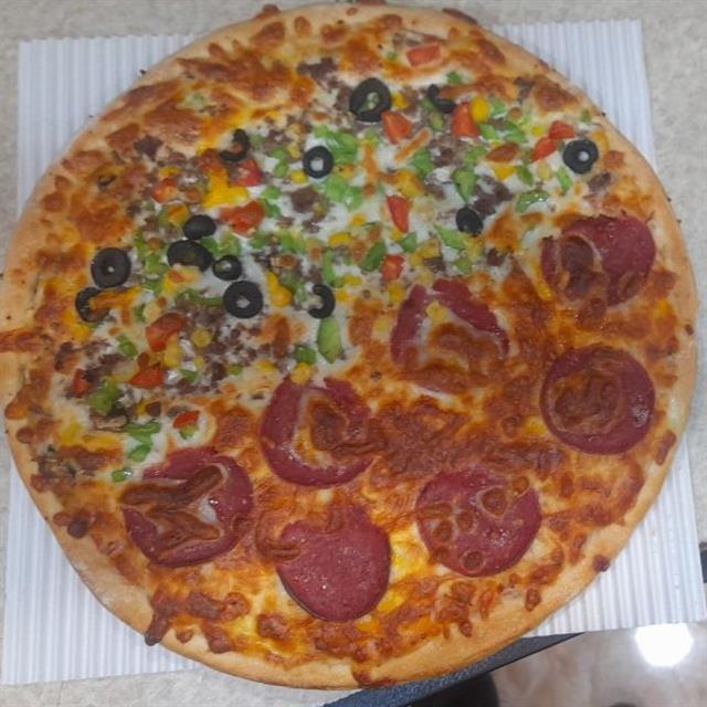 میکس گوشت و پپرونی متوسط