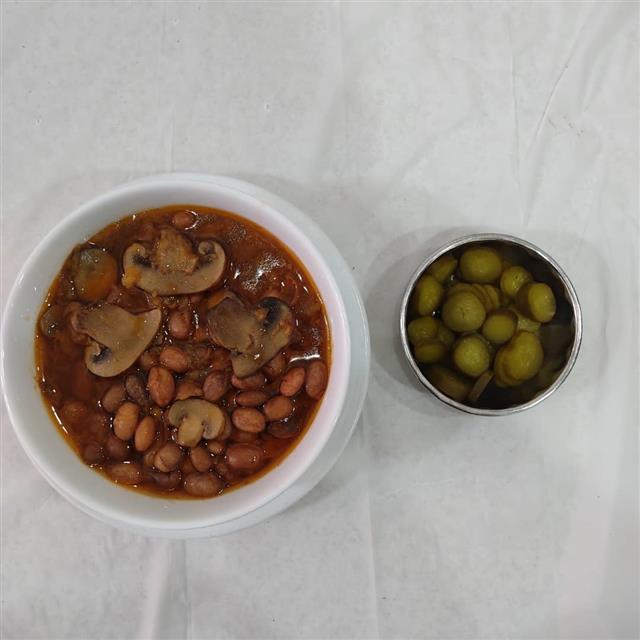 خوراک لوبیا با قارچ