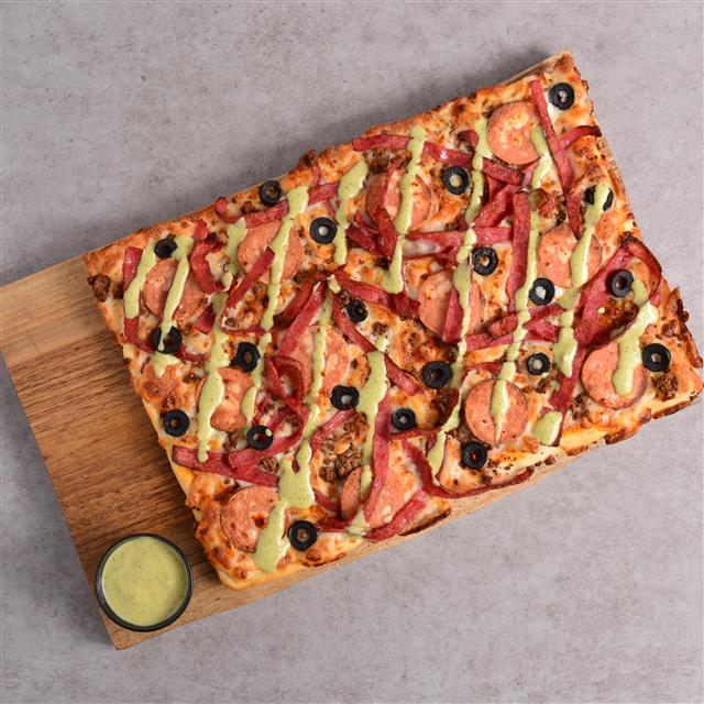 پیتزا لوچانو ایتالیایی